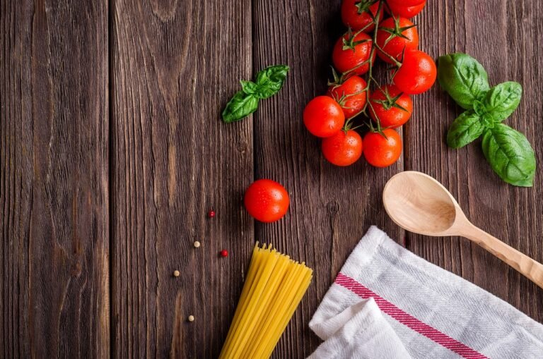 spaghetti, tomatoes, basil-1932466.jpg Cocina